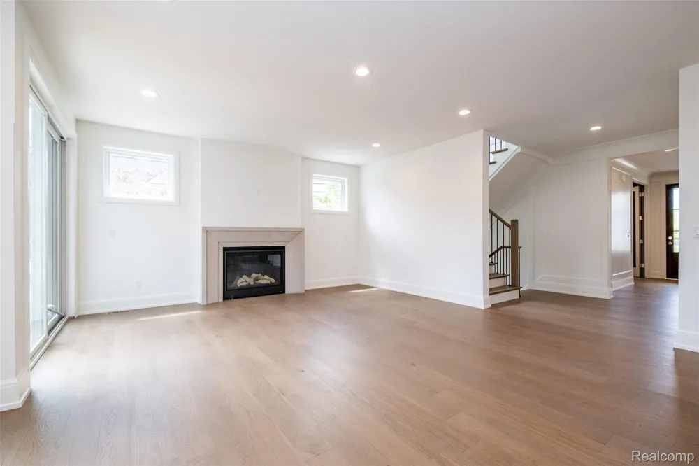 3800 Linwood Avenue Royal Oak City, MI 48073