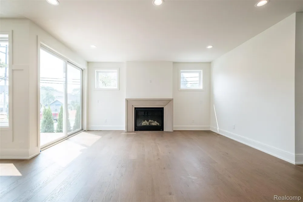 3800 Linwood Avenue Royal Oak City, MI 48073