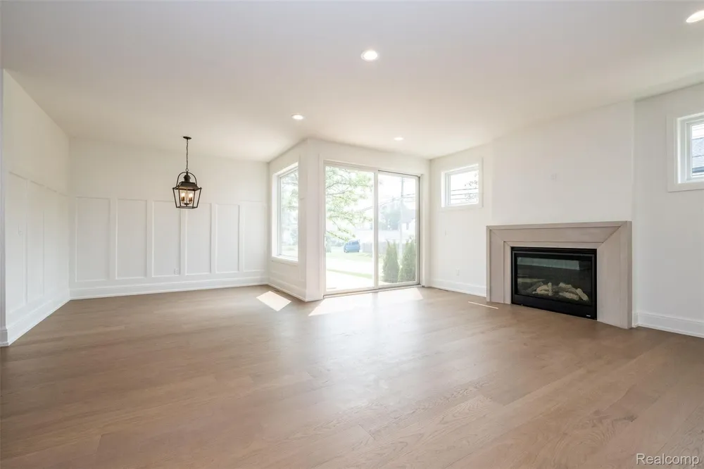 3800 Linwood Avenue Royal Oak City, MI 48073