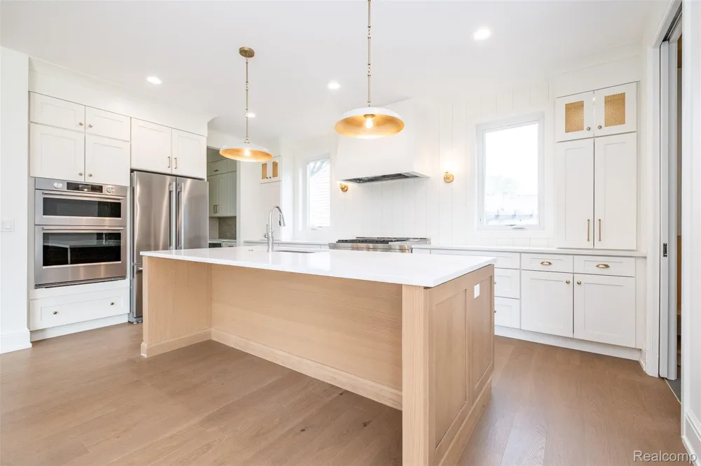 3800 Linwood Avenue Royal Oak City, MI 48073