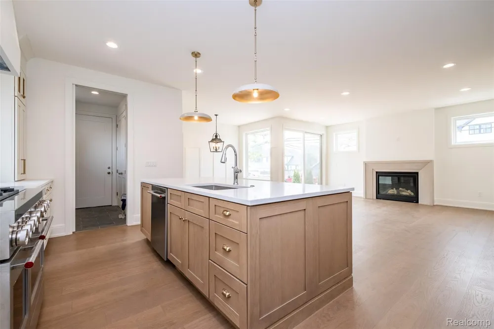3800 Linwood Avenue Royal Oak City, MI 48073