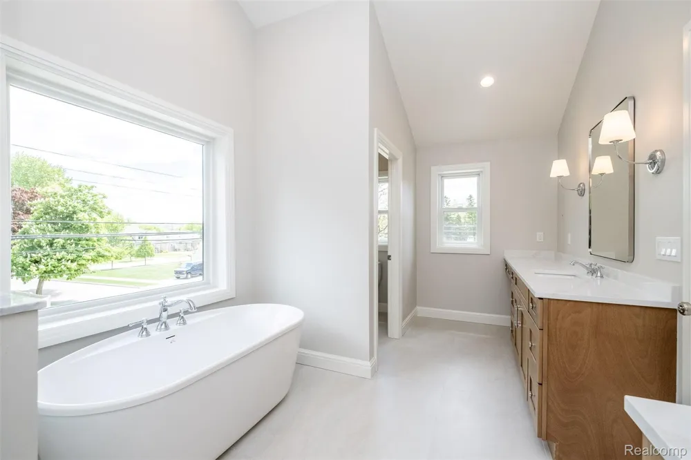 3800 Linwood Avenue Royal Oak City, MI 48073