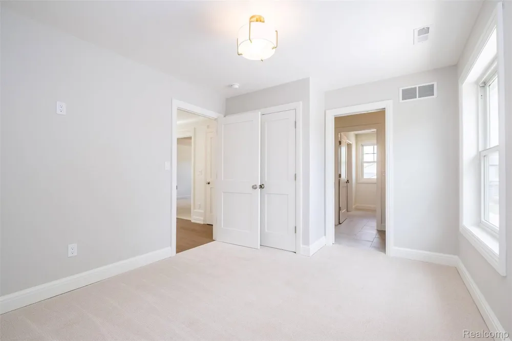3800 Linwood Avenue Royal Oak City, MI 48073