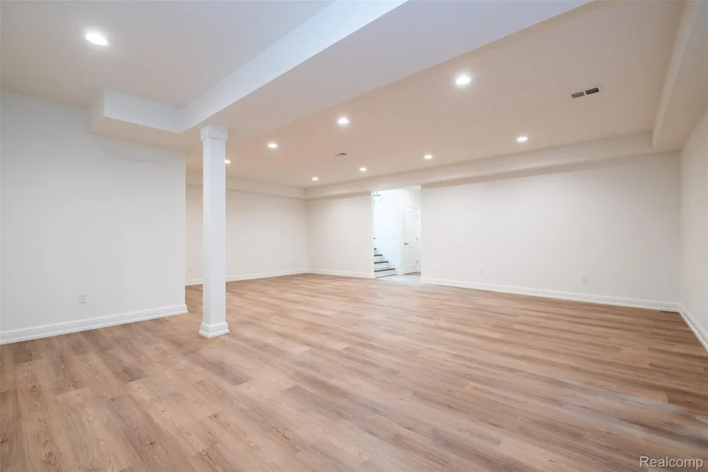 3800 Linwood Avenue Royal Oak City, MI 48073