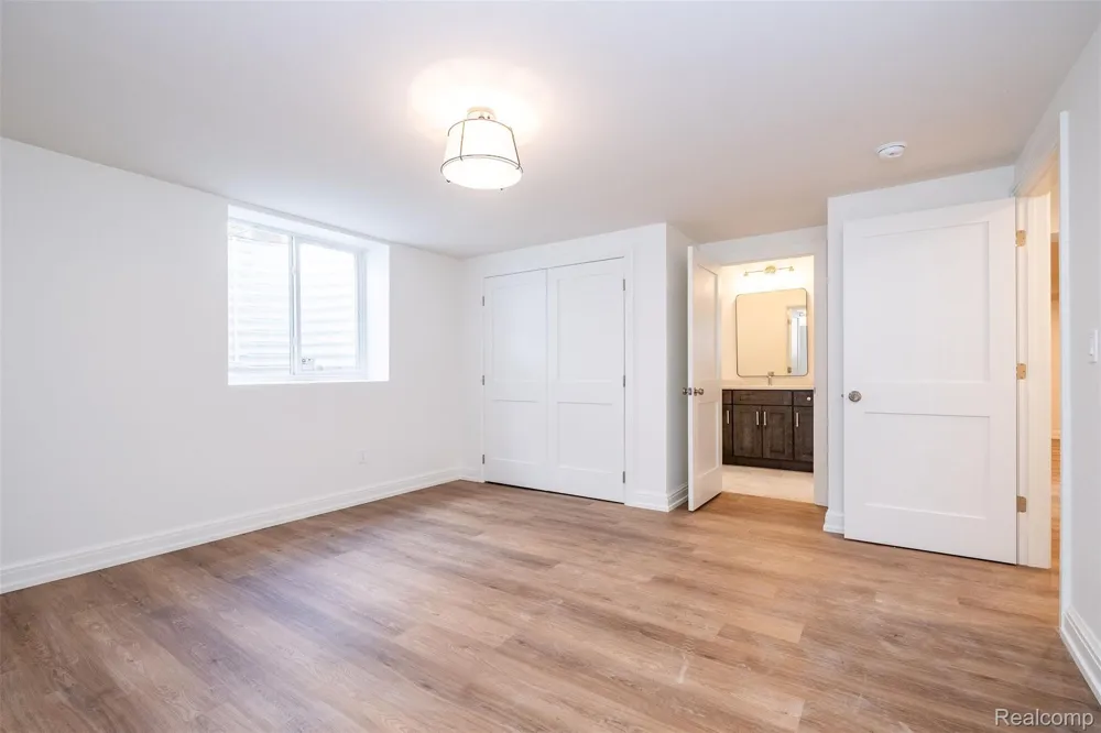 3800 Linwood Avenue Royal Oak City, MI 48073