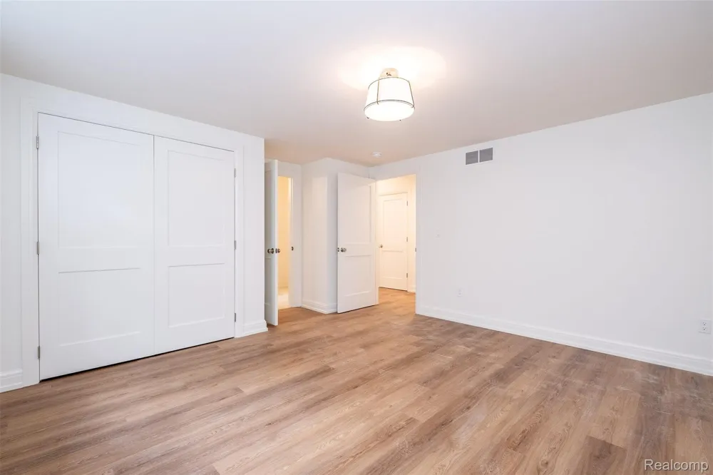 3800 Linwood Avenue Royal Oak City, MI 48073
