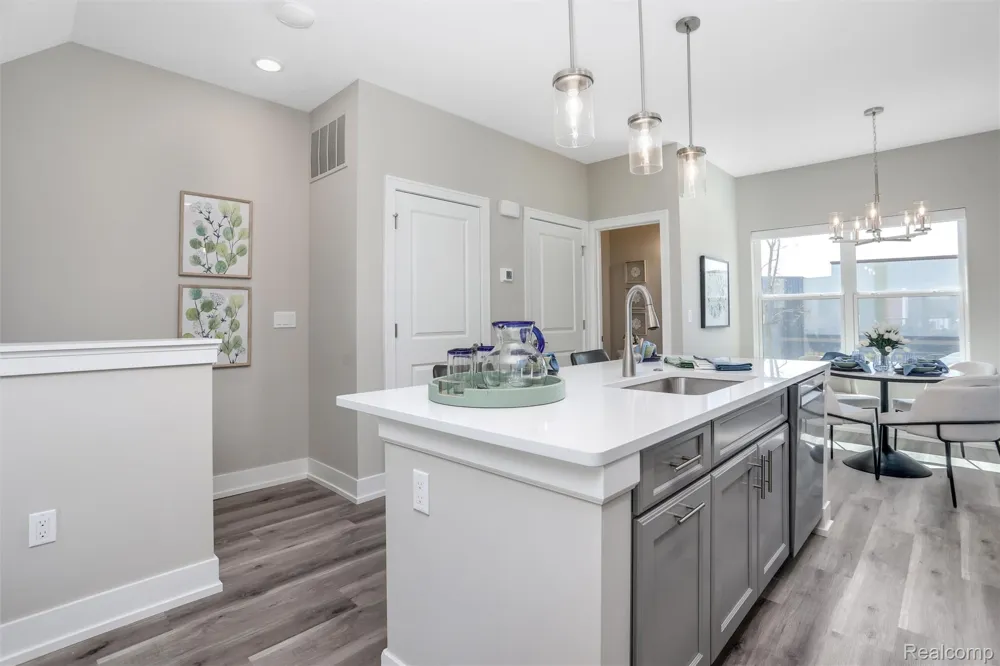 739 Canterbury Lane Troy City, MI 48085