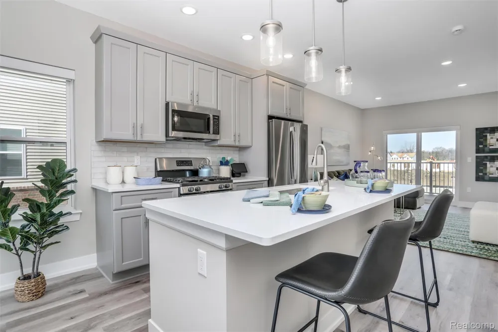 739 Canterbury Lane Troy City, MI 48085