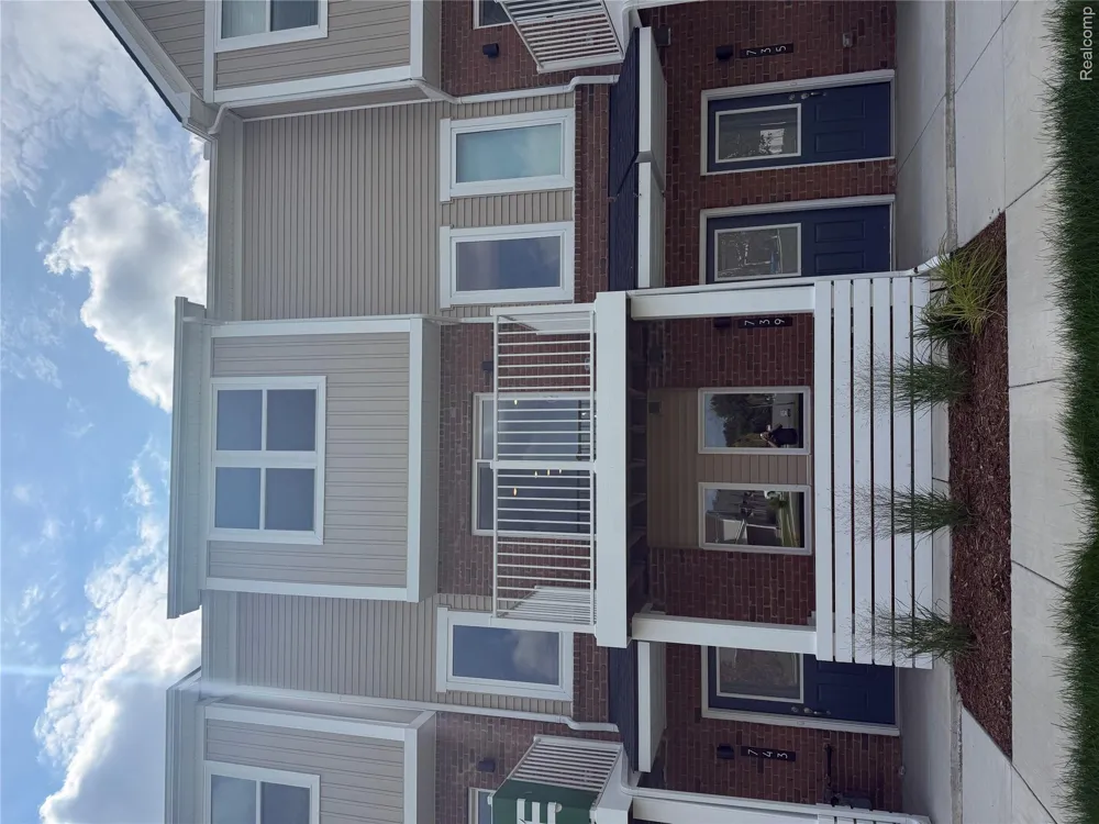 739 Canterbury Lane Troy City, MI 48085