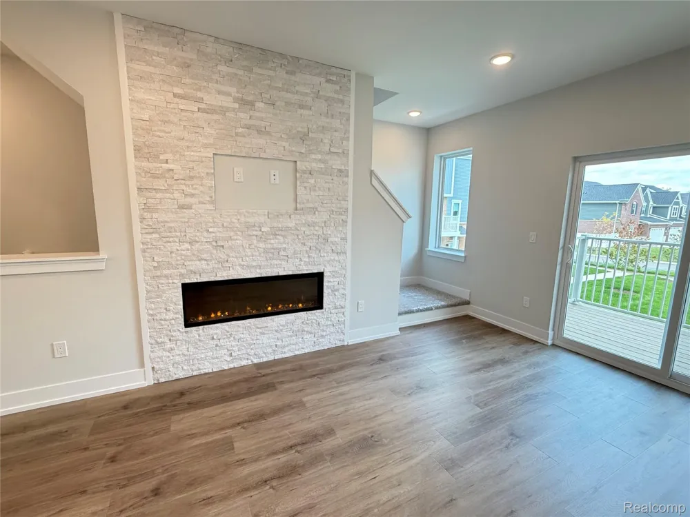 739 Canterbury Lane Troy City, MI 48085
