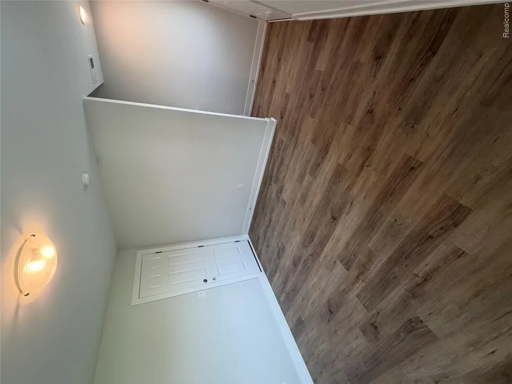 739 Canterbury Lane Troy City, MI 48085