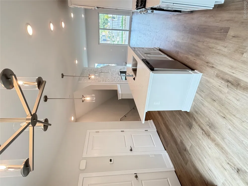 739 Canterbury Lane Troy City, MI 48085