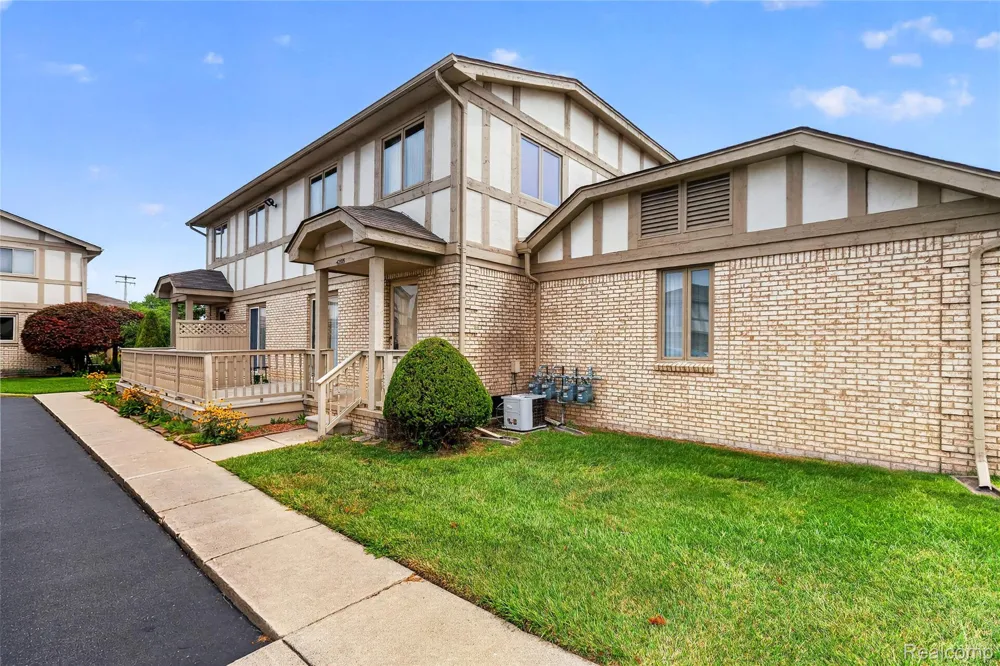 42015 Imperial Lane Clinton Charter Township, MI 48038