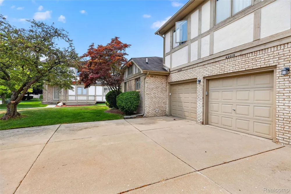 42015 Imperial Lane Clinton Charter Township, MI 48038