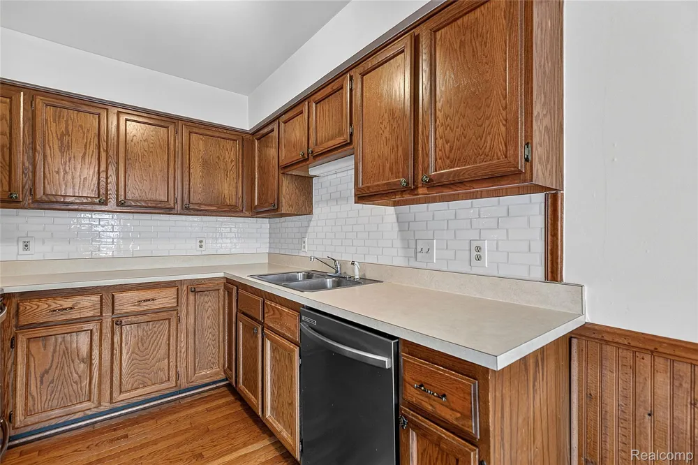 42015 Imperial Lane Clinton Charter Township, MI 48038