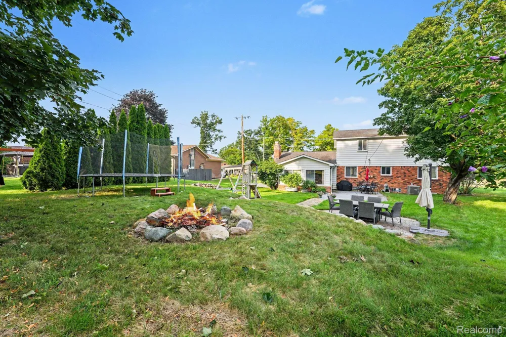 9490 Steephollow Drive White Lake Charter Township, MI 48386