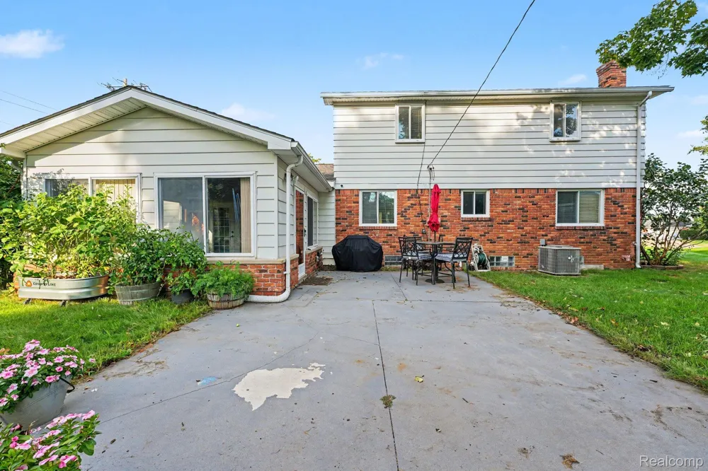 9490 Steephollow Drive White Lake Charter Township, MI 48386