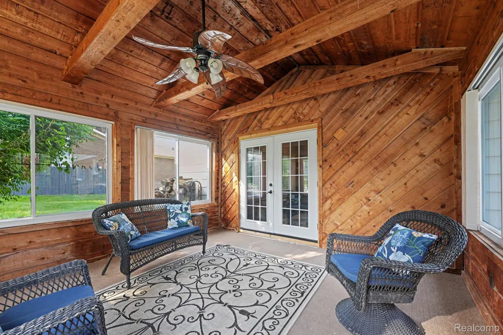 9490 Steephollow Drive White Lake Charter Township, MI 48386