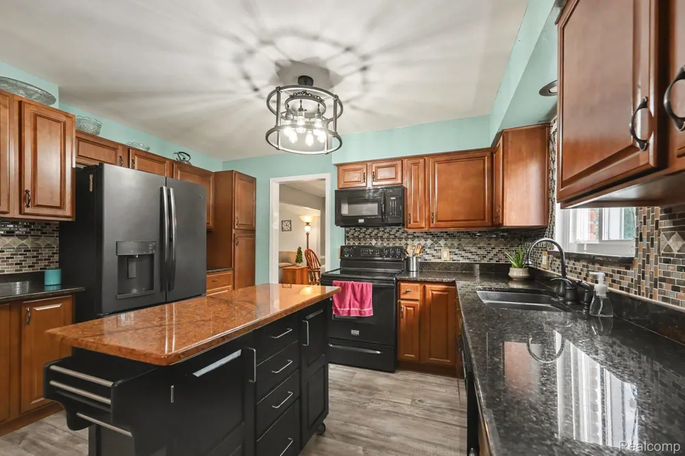 9490 Steephollow Drive White Lake Charter Township, MI 48386