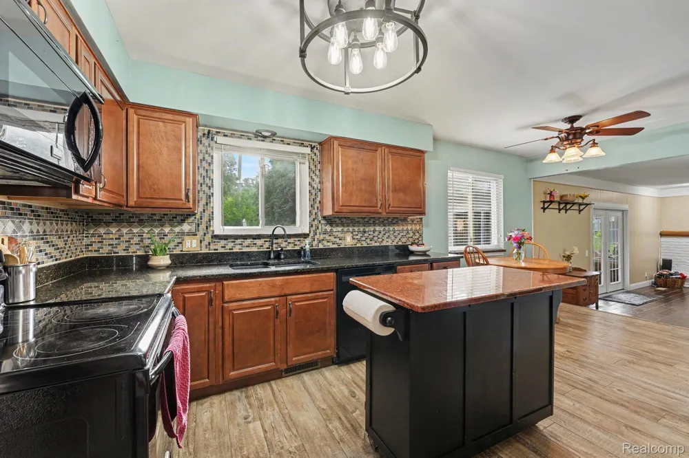 9490 Steephollow Drive White Lake Charter Township, MI 48386
