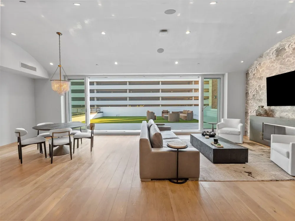 465 CENTRAL AVENUE #301 St Petersburg, FL 33701