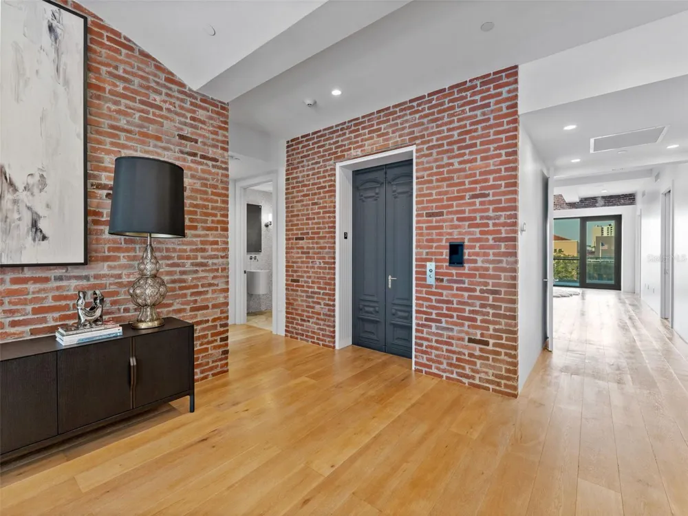 465 CENTRAL AVENUE #301 St Petersburg, FL 33701