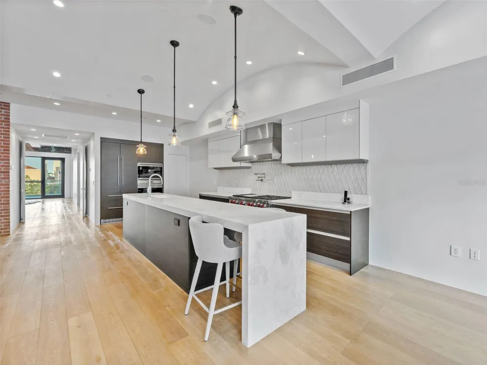 465 CENTRAL AVENUE #301 St Petersburg, FL 33701