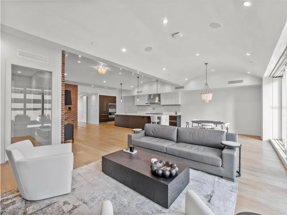 465 CENTRAL AVENUE #301 St Petersburg, FL 33701