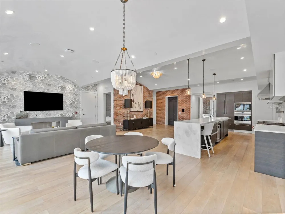 465 CENTRAL AVENUE #301 St Petersburg, FL 33701