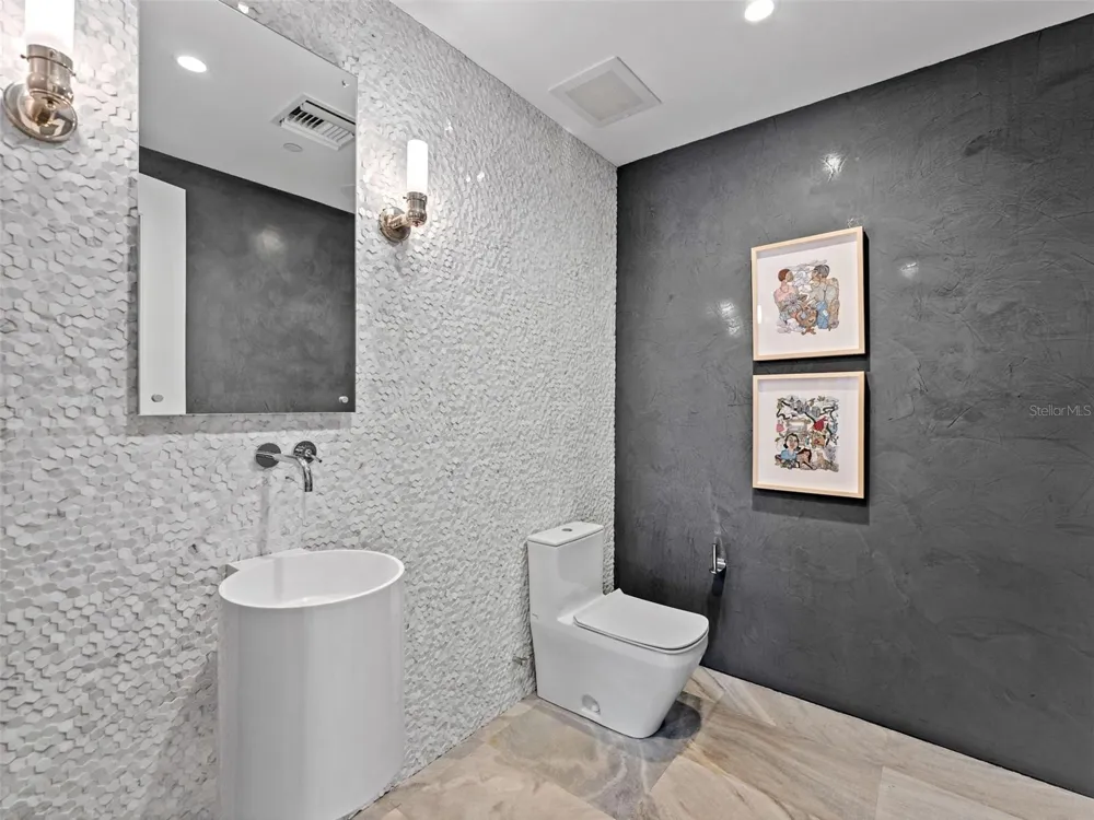 465 CENTRAL AVENUE #301 St Petersburg, FL 33701