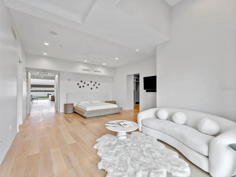 465 CENTRAL AVENUE #301 St Petersburg, FL 33701