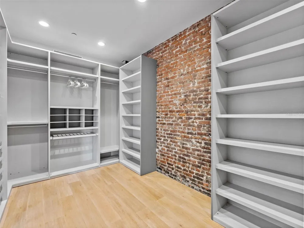 465 CENTRAL AVENUE #301 St Petersburg, FL 33701