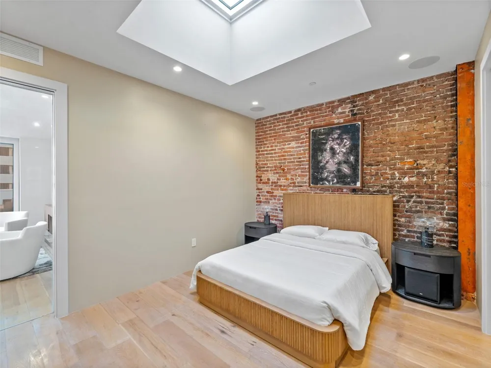 465 CENTRAL AVENUE #301 St Petersburg, FL 33701