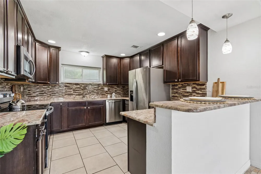 37913 WICKLOW AVENUE Zephyrhills, FL 33541