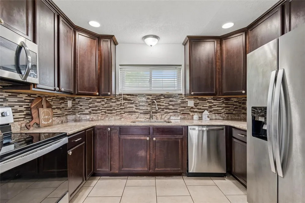 37913 WICKLOW AVENUE Zephyrhills, FL 33541