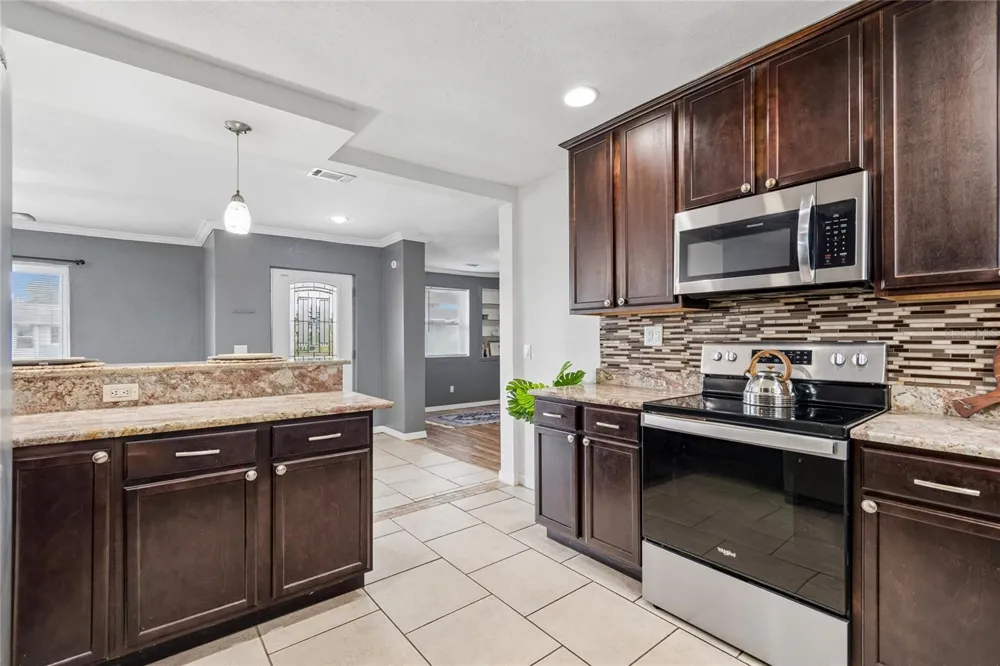 37913 WICKLOW AVENUE Zephyrhills, FL 33541