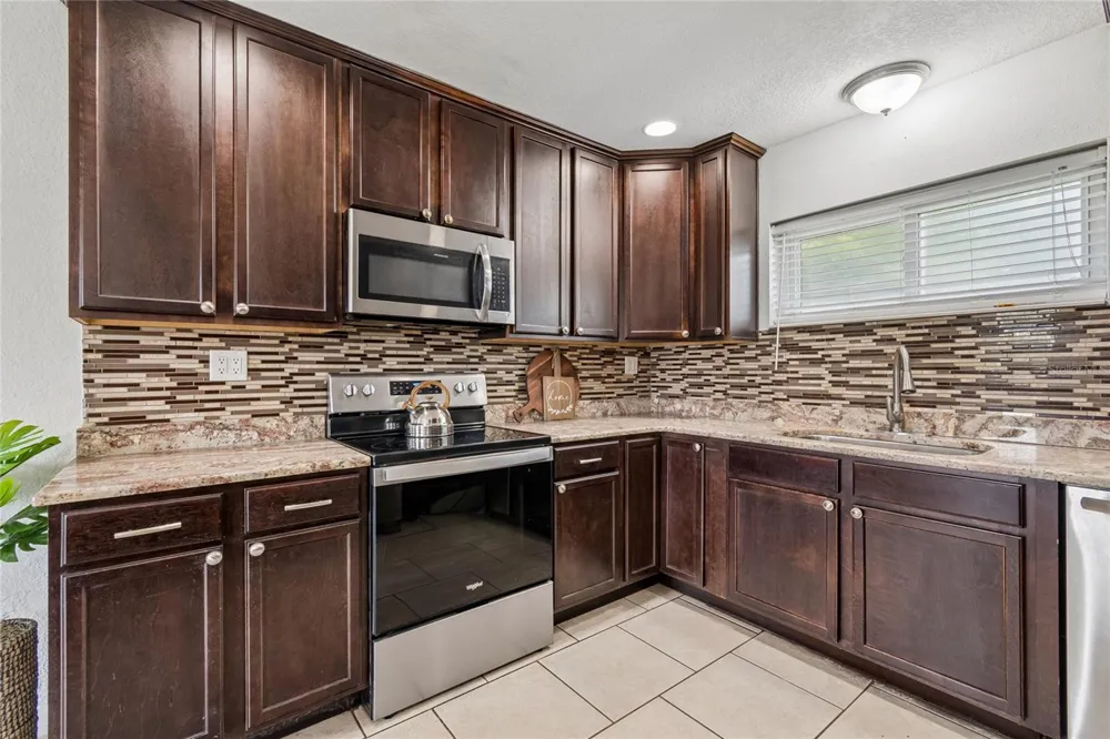 37913 WICKLOW AVENUE Zephyrhills, FL 33541