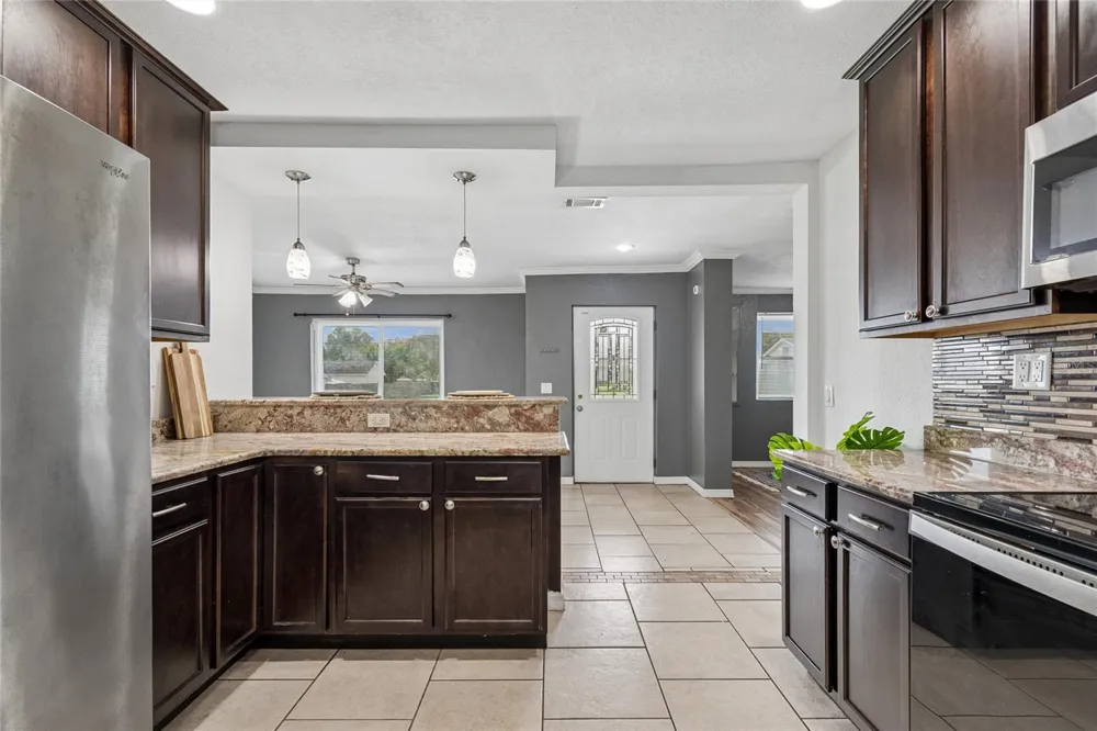 37913 WICKLOW AVENUE Zephyrhills, FL 33541