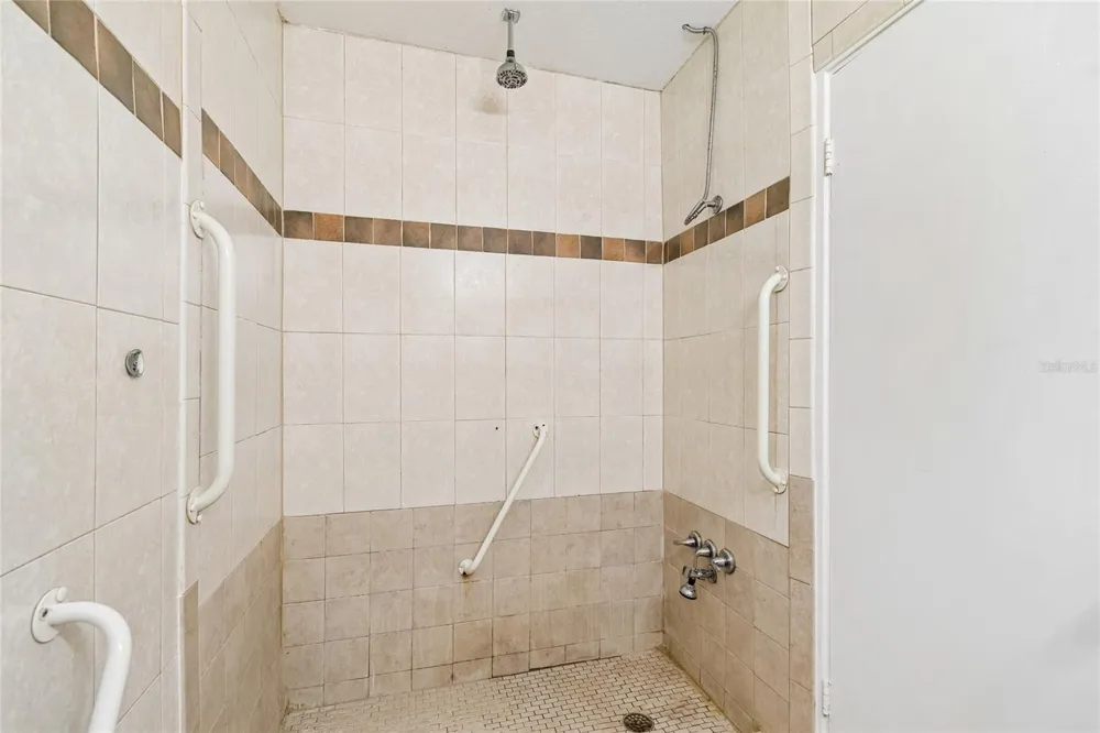 37913 WICKLOW AVENUE Zephyrhills, FL 33541