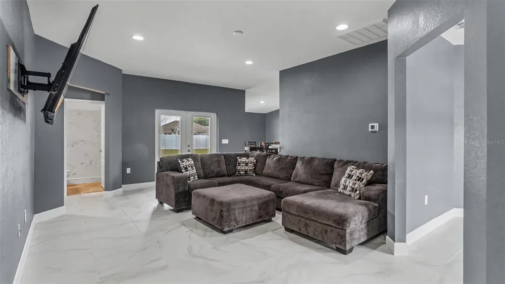 2048 WINDING RIVER COVE Bartow, FL 33830