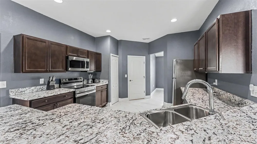 2048 WINDING RIVER COVE Bartow, FL 33830