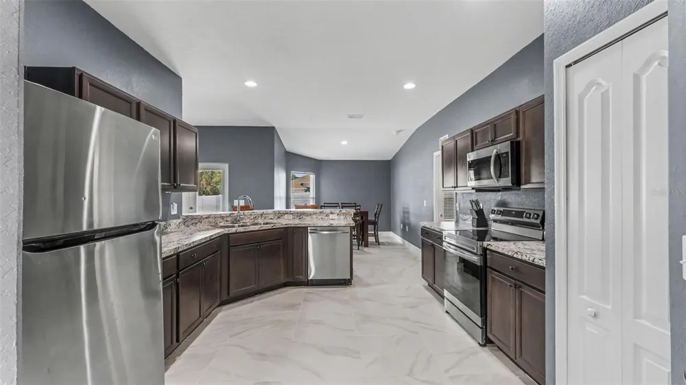 2048 WINDING RIVER COVE Bartow, FL 33830
