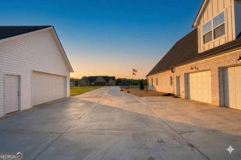 29 Ravenfield RD Taylorsville, GA 30178