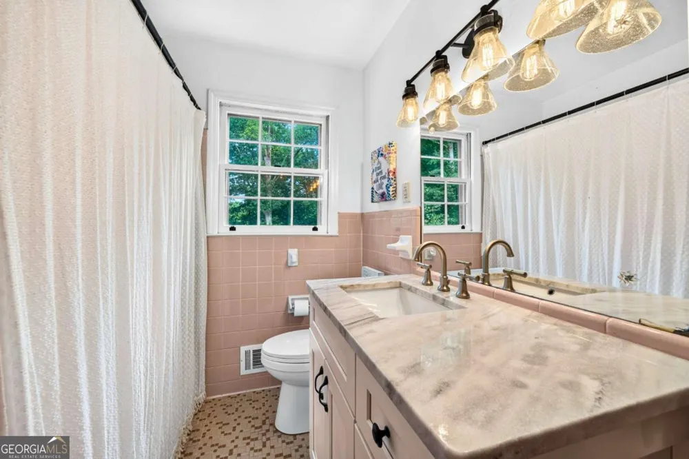 106 St James CT Athens, GA 30606