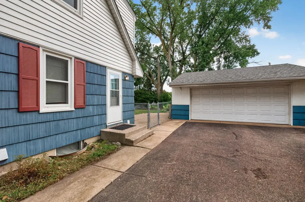 10957 Magnolia Street NW Coon Rapids, MN 55448