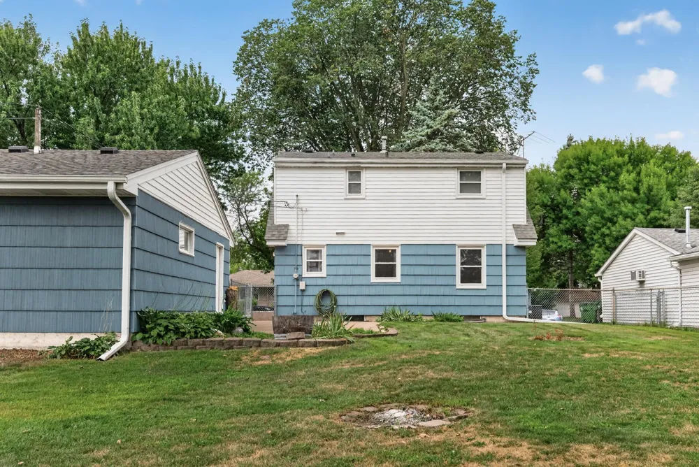10957 Magnolia Street NW Coon Rapids, MN 55448