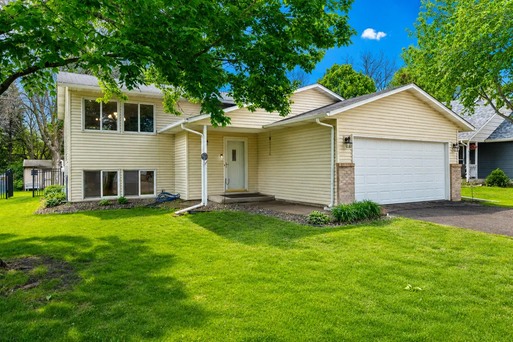 9115 Janero Avenue S Cottage Grove, MN 55016