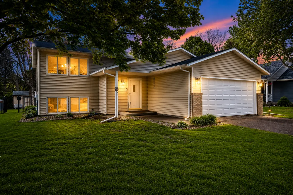 9115 Janero Avenue S Cottage Grove, MN 55016