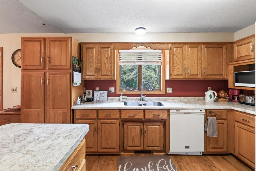 3212 Sunset Lake Drive Burnsville, MN 55337