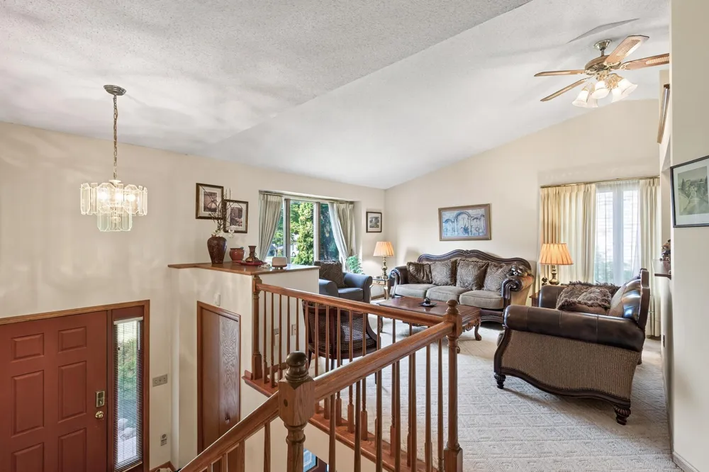 3212 Sunset Lake Drive Burnsville, MN 55337